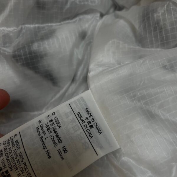 Пуховик Sportswear Synthetic-Fill Windrunner "Stone White"