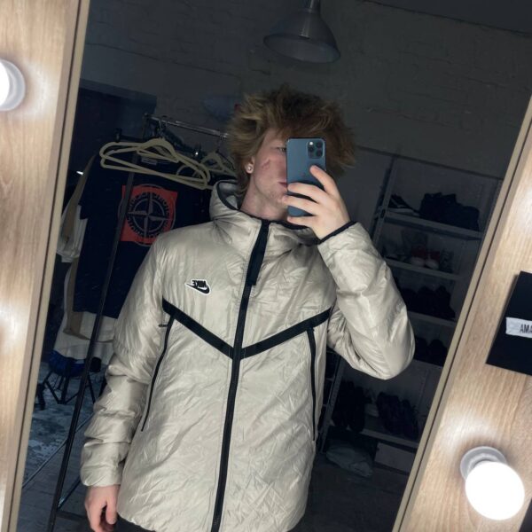 Пуховик Sportswear Synthetic-Fill Windrunner "Stone White"