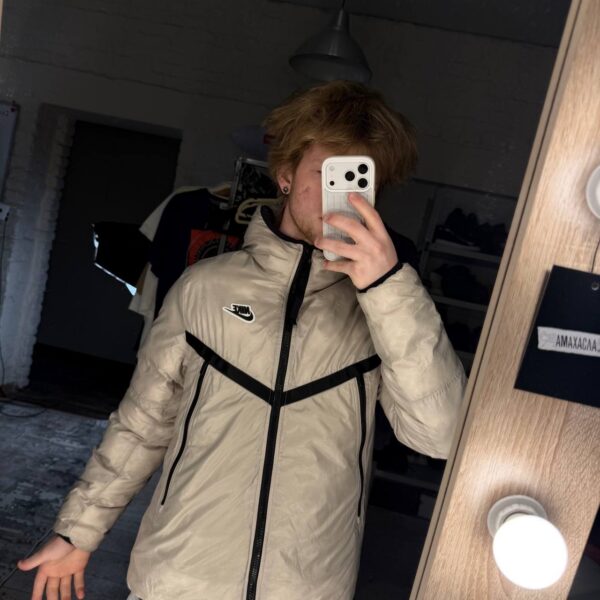Пуховик Nike Sportswear Synthetic-Fill Windrunner "Stone White"