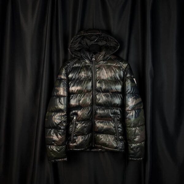 Пуховик Guess Glossy Camo