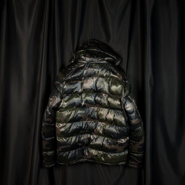 Пуховик Guess Glossy Camo