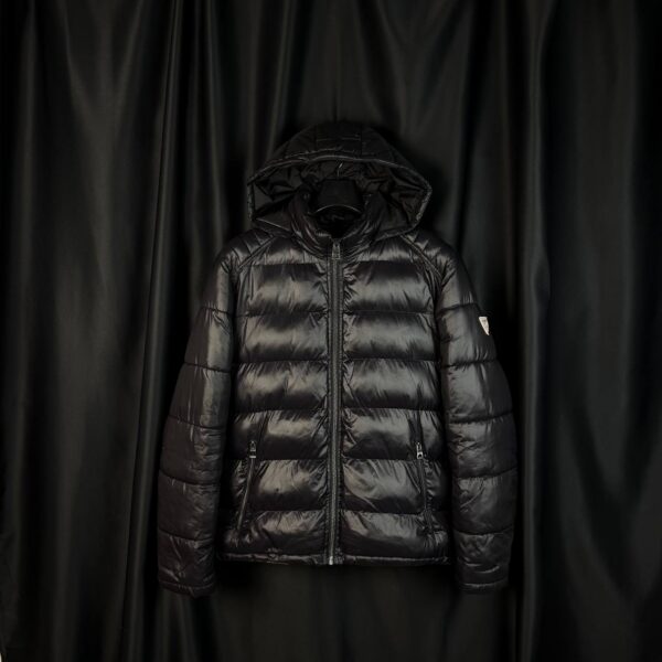 Пуховик Guess Glossy Camo
