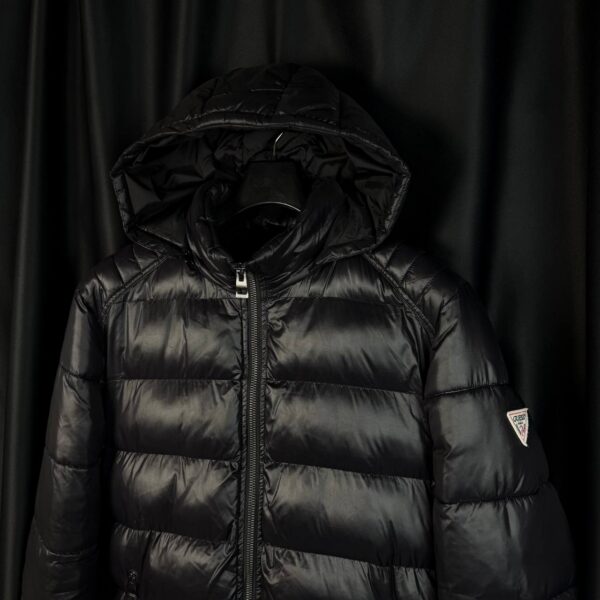 Пуховик Guess Glossy Camo