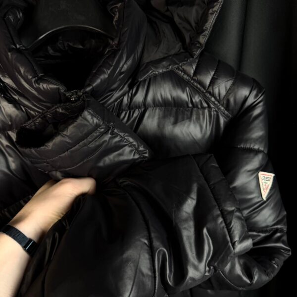 Пуховик Guess Glossy Camo